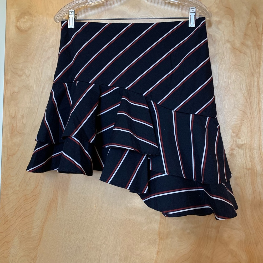 Express mini skirt with ruffles